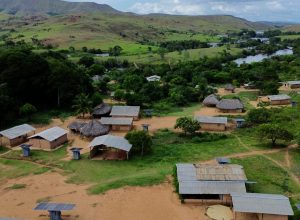 cacique-indigena-usa-literatura-para-exaltar-povos-originarios