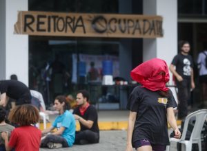 usp-nao-descarta-acionar-justica-para-retomar-predio-invadido,-mas-acredita-em-desmobilizacao