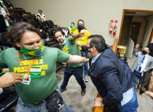 como-lealdade-politica-a-bolsonaro-afastou-brasileiros-da-vacina-contra-a-covid