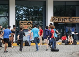 greve-na-usp-supera-50h-na-reitoria-e-estudantes-planejam-ate-dia-das-maes:-‘nao-vamos-ceder’