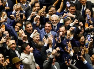 52%-dos-brasileiros-sao-contra-reduzir-penas-de-condenados-no-8-de-janeiro,-diz-genial/quaest