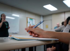entrada-no-ensino-medio-prejudica-bem-estar-dos-alunos-por-mais-de-dois-anos,-mostra-estudo