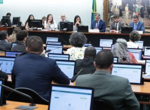 deputados-votam-reducao-da-maioridade-penal-em-comissao  