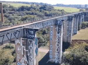 ponte-onde-jovem-morreu-esta-abandonada,-diz-vereadora