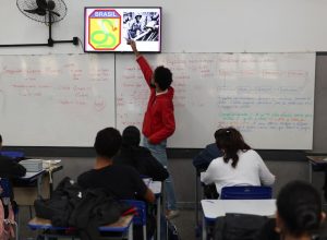 abandono-no-ensino-medio-cai,-mas-pe-de-meia-resolve-o-problema?-o-que-dizem-os-dados