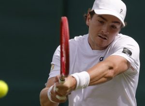 joao-fonseca-estreia-em-wimbledon-com-3-a-0-sobre-bautista-agut