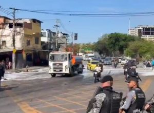 manifestacoes-contra-acao-da-policia-bloqueiam-vias-do-rio