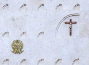 a-constituicao-e-o-direito-de-falar-em-deus-nos-espacos-publicos
