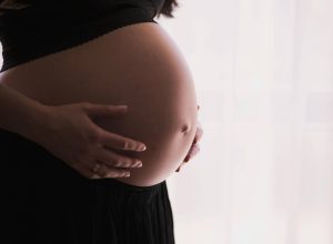 pais-que-perderam-bebe-apos-parto-induzido-sem-consentimento-serao-indenizados-em-r$-300-mil