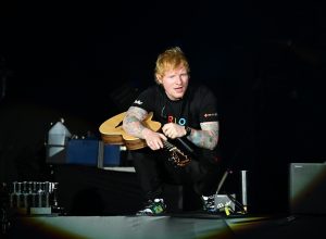 ed-sheeran:-entenda-confusao-envolvendo-o-cantor-e-discurso-pro-palestina-em-show-de-abertura