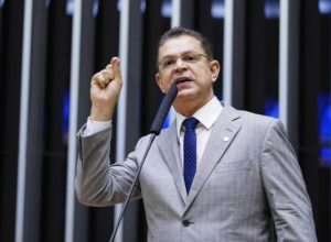 lider-do-pl-discorda-de-criacao-de-lei-que-reduz-pena-de-condenados-do-8-de-janeiro