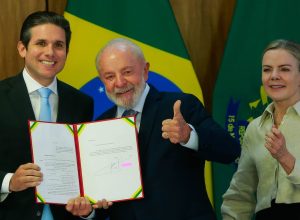 trabalho-aos-domingos-e-feriados-sera-novo-teste-de-fidelidade-de-hugo-motta-ao-governo