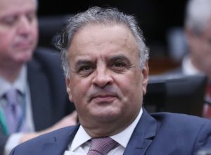 aecio-neves-reune-apoios-para-disputar-governo-de-minas-em-2026