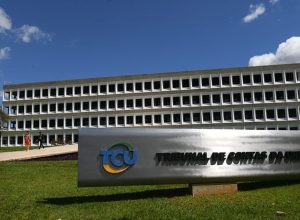 gastos-fora-do-orcamento,-como-o-pe-de-meia,-impactam-juros-e-credibilidade-fiscal,-diz-tcu